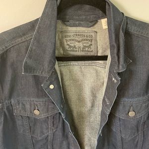 LEVI’S | Dark Wash Denim Trucker Jacket